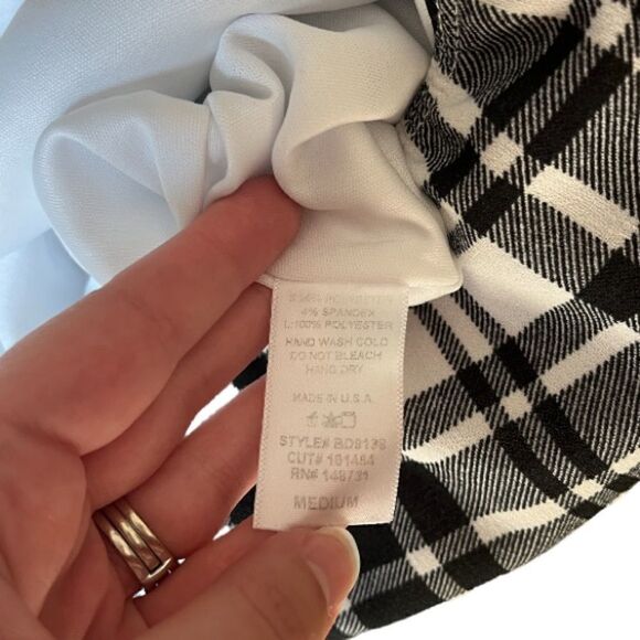 HEARTBEEPS Black and White Plaid Bodycon Dress with Red Side Stripe (M) - Picture 5 of 5